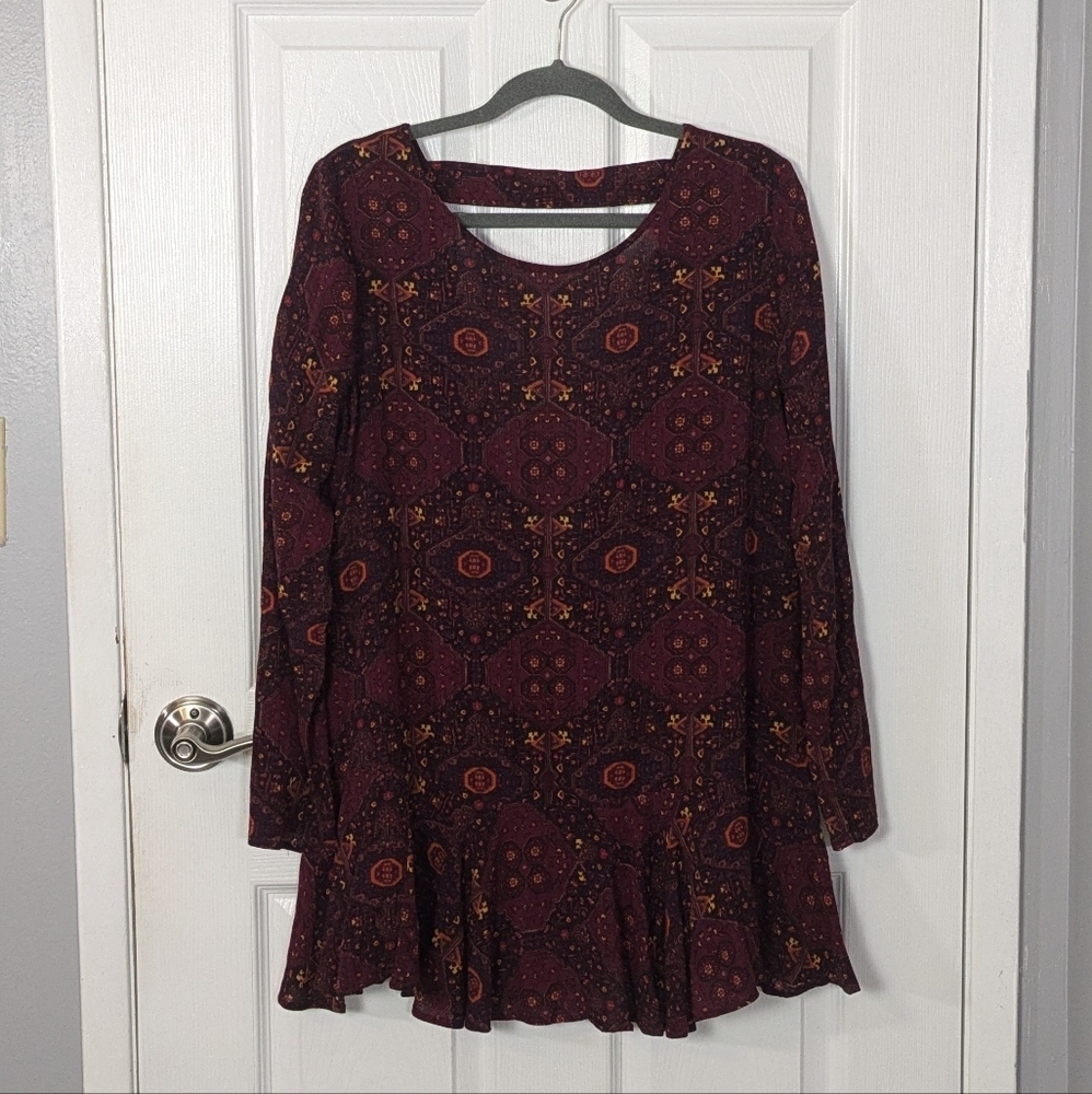 Altar'd State Kaleidescape Maroon Geometric Print Open‎ Back Mini Dress Size M